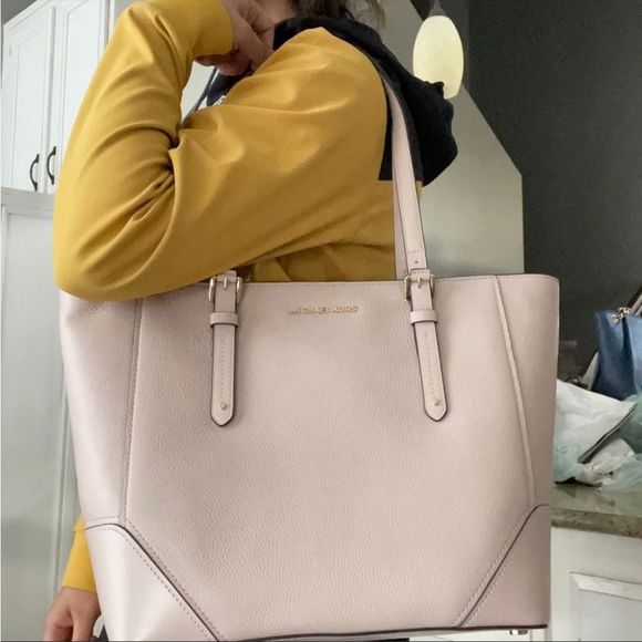 💗💗 New MK aria large leather tote - Picture 12 of 16
